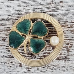 Vintage Brooch/pin Flower Lucky Four Leaf Clover Pearl Enamel Gold-Tone Beautiful Classic Costume Jewelry