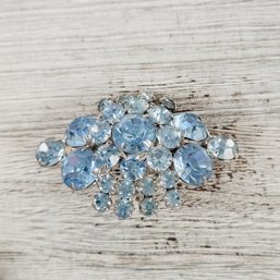 Vintage Brooch/pin Blue Rhinestone Silver-Tone Beautiful Design Classic Costume Jewelry