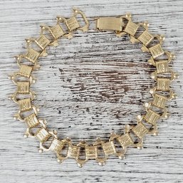 Vintage Book Chain Bracelet 7' Gold-tone Beautiful Design Classic Costume Jewelry