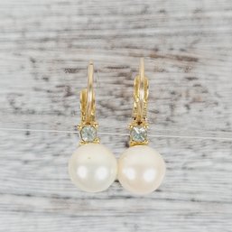 Vintage Earring Gold-tone Pearl Dangle Beautiful Design Classic Costume Jewelry