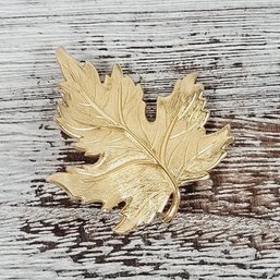 Vintage Christian Dior Grosse 1965 W. Germany Leaf Brooch Gold-tone Beautiful Design Classic Costume Jewelry