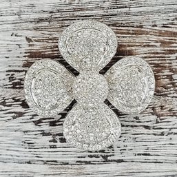 Vintage Rhinestone Flower Brooch Silver-tone Beautiful Design Classic Costume Jewelry