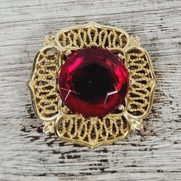 Vintage Large Red Rhinestone Brooch Gold-tone Beautiful Design Classic Costume Jewelry