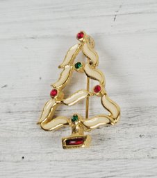 Vintage Rhinestone Christmas Tree Brooch Gold-tone Holiday Theme Classic Costume Jewelry