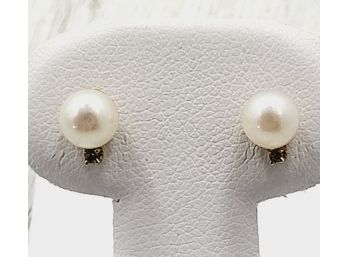 14kt Gold 5.2mm Pearl Diamond Stud Earrings Classic Beauty