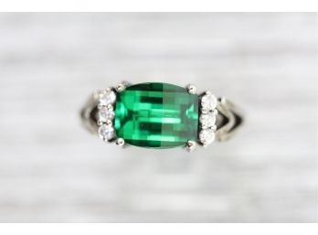 Sterling Silver Ring Emerald Green Beautiful Design Cushion Cut Top Cubic Zirconia Sides Size 8 1/2