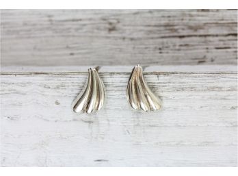 Sterling Silver Earrings Pretty Ribbed Lightweight Classic Design