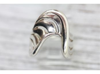 Sterling Silver Ring Vintage WAVY Design Great Presence On The Finger Size 5 1/2