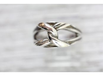 Sterling Silver Ring Vintage KNOT Design Beautiful Style Size 7 1/4