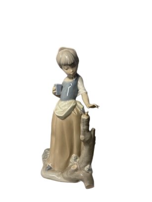 LLADRO FIGURINE GIRL WITH BUTTERFLY RETIRED NAO #181
