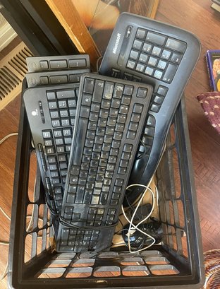 WORKING COMPUTER KEYBOARD LOT, WORKING BUT NEED CLEANING
