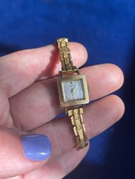 Vintage Ladies Gold Plated Seiko Wrist Watch Square Face Model 8200183