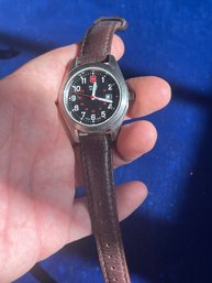 Vintage Men's Victorinox Swiss Army Wrist Watch Leather Band Water Resistant