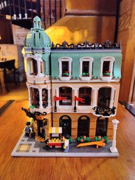 LEGO Creator Expert Boutique Hotel 10297 With El Cubo Fine Art Cafe