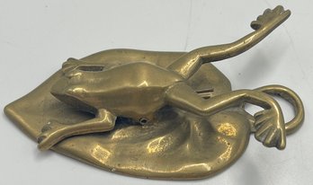 Vintage Brass Leaping Frog On Lilly Pad Desk Note Clip