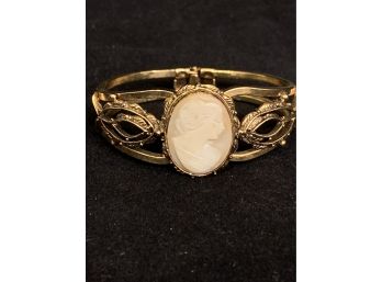 Vintage Hand Carved Shell Cameo Bracelet