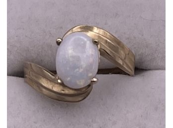 Lovely 10k Yellow Gold And Opal Ring Size 7.5