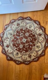 Attractive Scalloped Round Handmade Wool Area Rug (in Foyer)