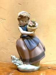 Vintage  Lladro Figurine   D-19F