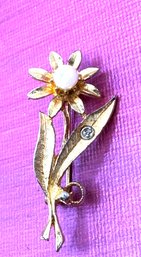 Vintage Gold Pearl Daisy Flower Pin