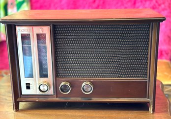 Vintage 1950s ZENITH Long Distance Radio