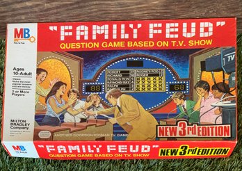 1977 Vintage FAMILY FUED Board Game