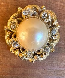 Vintage Pearl Center Gold Tone Brooch