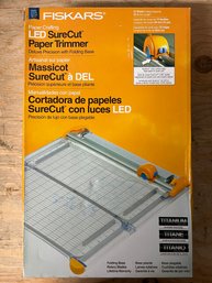 Fiskars LED Paper Trimmer