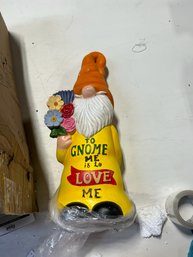 Gnome Love Statue