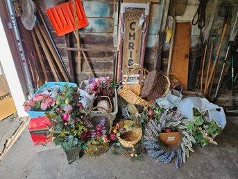 Huge Lot Of Christmas Decorations, Wicker Baskets, Dried Flowers, Etc. - Take A Chance!