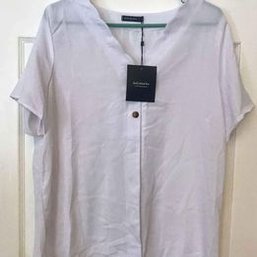 Just Fashion Now Short Sleeves V-neck White Woman's Blouse Size Large