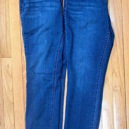 Christopher & Banks Signature Slimming Shaped Fit Tapered Leg Jeans Women's Size 6