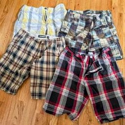 4 Pairs Of Men's Casual Shorts Size 38 Old Navy, American Eagle Outfitters