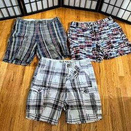 3 Pairs Of Men's Casual Shorts Size 40-42 Old Navy, Nautica