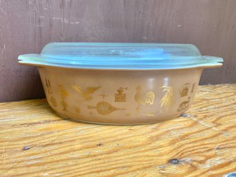 Vintage Pyrex Early American Eagle Gold 1.5 QT Covered Casserole Dish