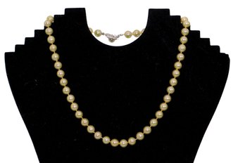 Faux Pearls Necklace With Beautiful Sparkly Clasp