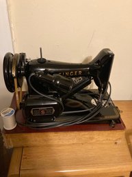 Vintage Singer Sewing Machine With Case