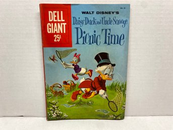 Walt Disney's Daisy Duck And Uncle Scrooge. Picnic Time. Dell Giant. 1967. No. 33. 25 Cent Silver Age. (28)