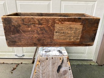 Antique Railway Express Agency Railroad Wood Shipping Box. Measures 19 1/4' X 7 11/16' X 6 916'.