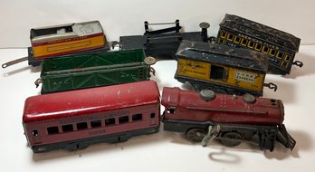 Vintage Metal Wind Up Train Engine With 6 American Flyer Train Cars