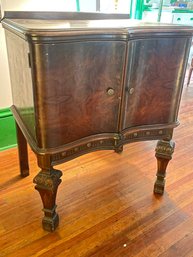 Stunning Antique Mahogany Serpentine Front 2-door Sideboard