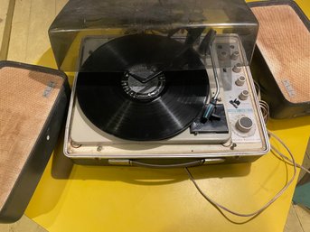 Vintage KLH Turntable With Speakers