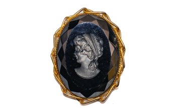 Vintage Carved Black Glass Cameo Brooch/pendant