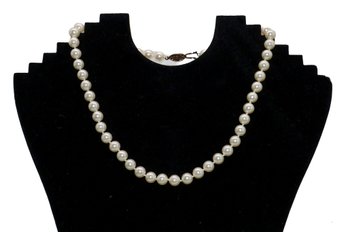 Gorgeous Faux Pearl Necklace