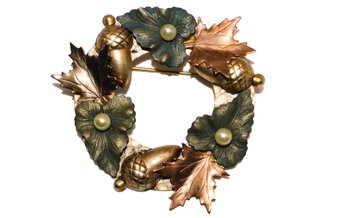 Beautiful Vintage Christmas Wreath Brooch