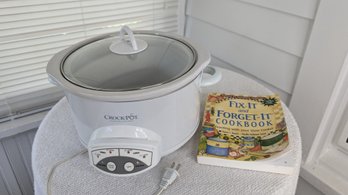 Crock-Pot 38501-W 5-Quart Round Smart-Pot Slow Cooker, Plus Cook Book