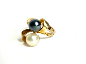 14k Gold Ring With Tri Colored Pearls