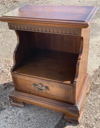 Ethan Allen Night Stand End Table