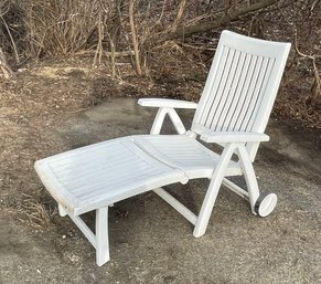 White Durable Plastic Lounge Chair