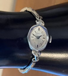 Very Dainty Vintage Ladies Wrist Watch